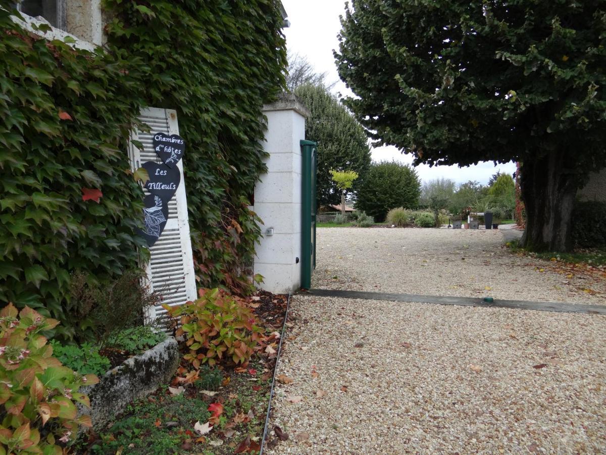 Les Tilleuls - Chambres D'Hotes - La Rochefoucauld Exterior photo